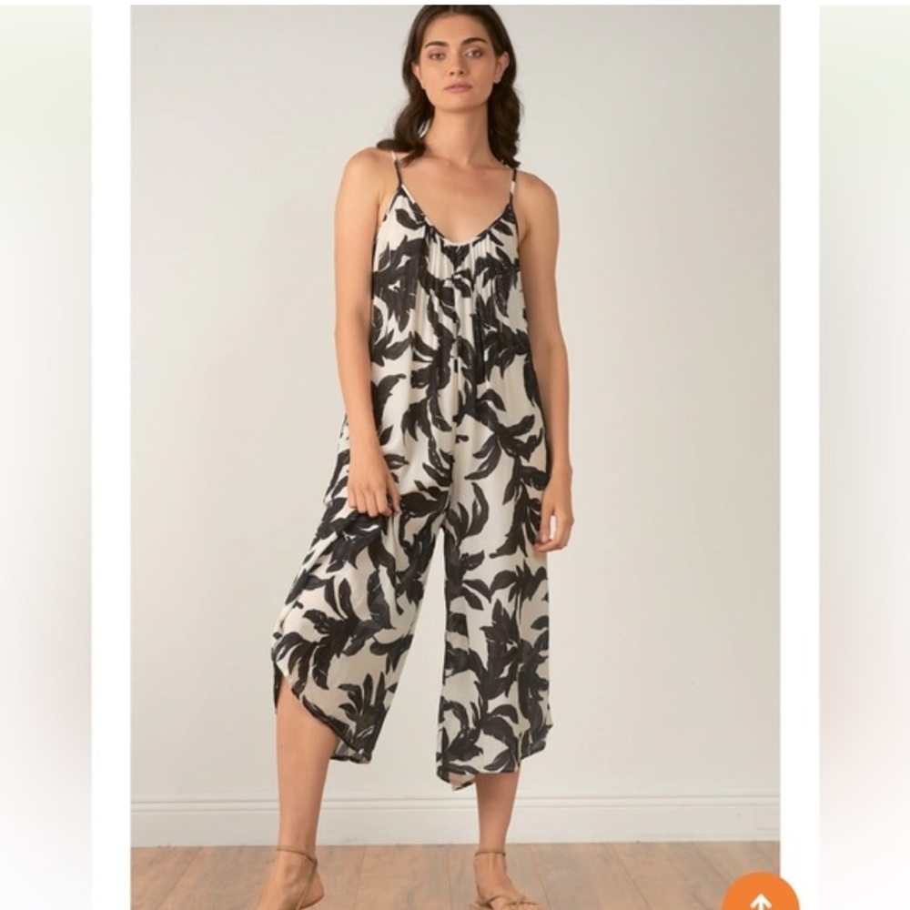 Elan Spaghetti Strap Wide leg Black‎ White Palm Tree Leaves Print Jumper. Size L